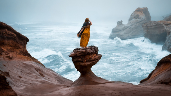 海边美女写真背影图片